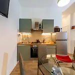 Civico 11 Accogliente Trilocale Per 4 Persone Con 2 Bagni E Posto Auto Riservato Apartman *