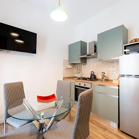 Appartement Civico 11 Accogliente Trilocale Per 4 Persone Con 2 Bagni E Posto Auto Riservato *